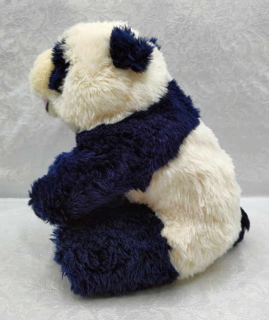 Medvedík PANDA, čiernobiely, roztomilý maskot zo skutočného života